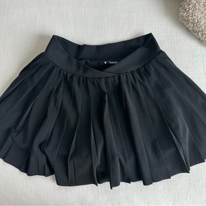 NEW Aritiza Tennis V-Waist Pleated Skirt with built-in shorts